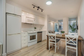 Cozy 2BR Apartment Close to CN Tower